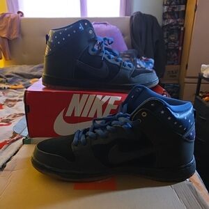 Nike Men's Black and Blue High-Top Sneakers